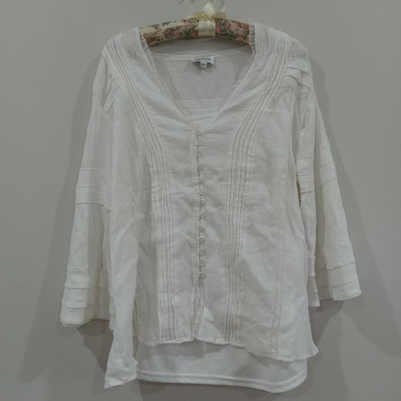 Beautiful white blouse with lace and bell sleeves - Picture 1 of 4